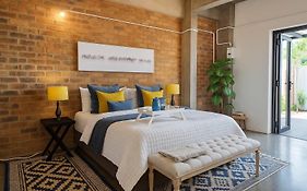 Luxury Apartment Pool Facing 328